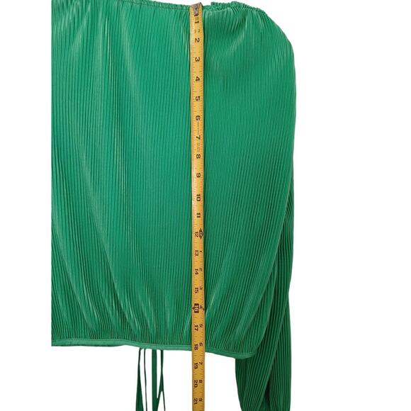 Zaful Women's Top Sz Medium Green Cropped Blouse Coverup Bell Sleeve Low V-neck - Picture 13 of 16